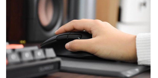 主机关了鼠标一直亮