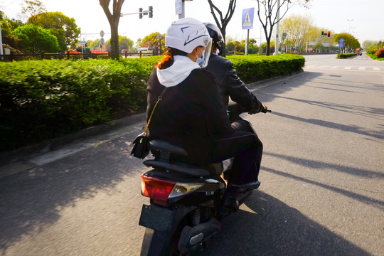 电脑主机用电动车运会坏吗