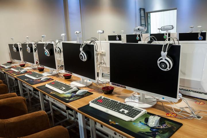 为什么网吧只有几台主机