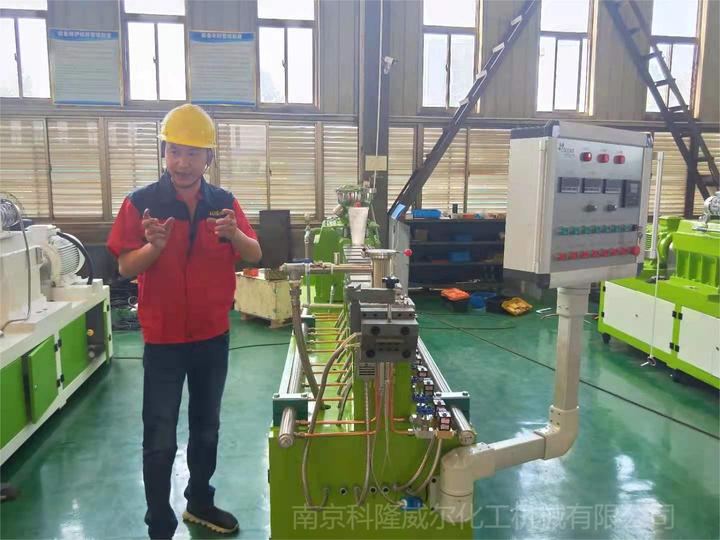 挤出机主机电流与转速