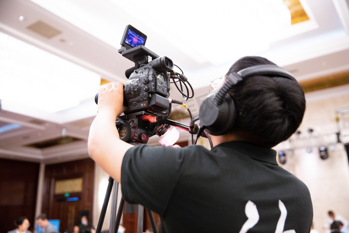 摄像头用不用电脑主机