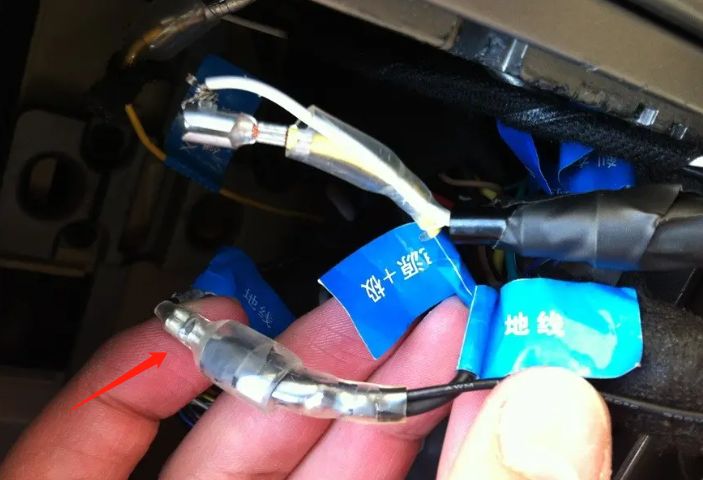 倒车摄像头电源接反了烧主机