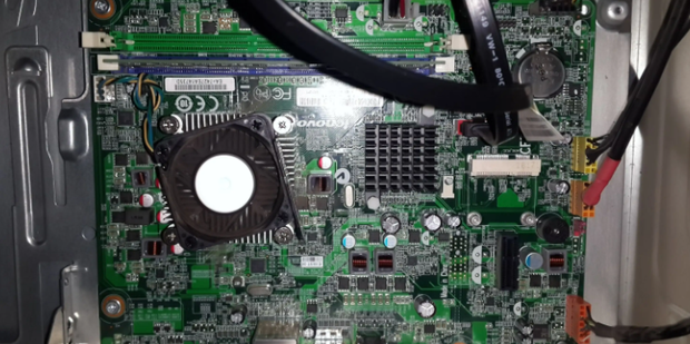 如何将电脑主机显卡拆下