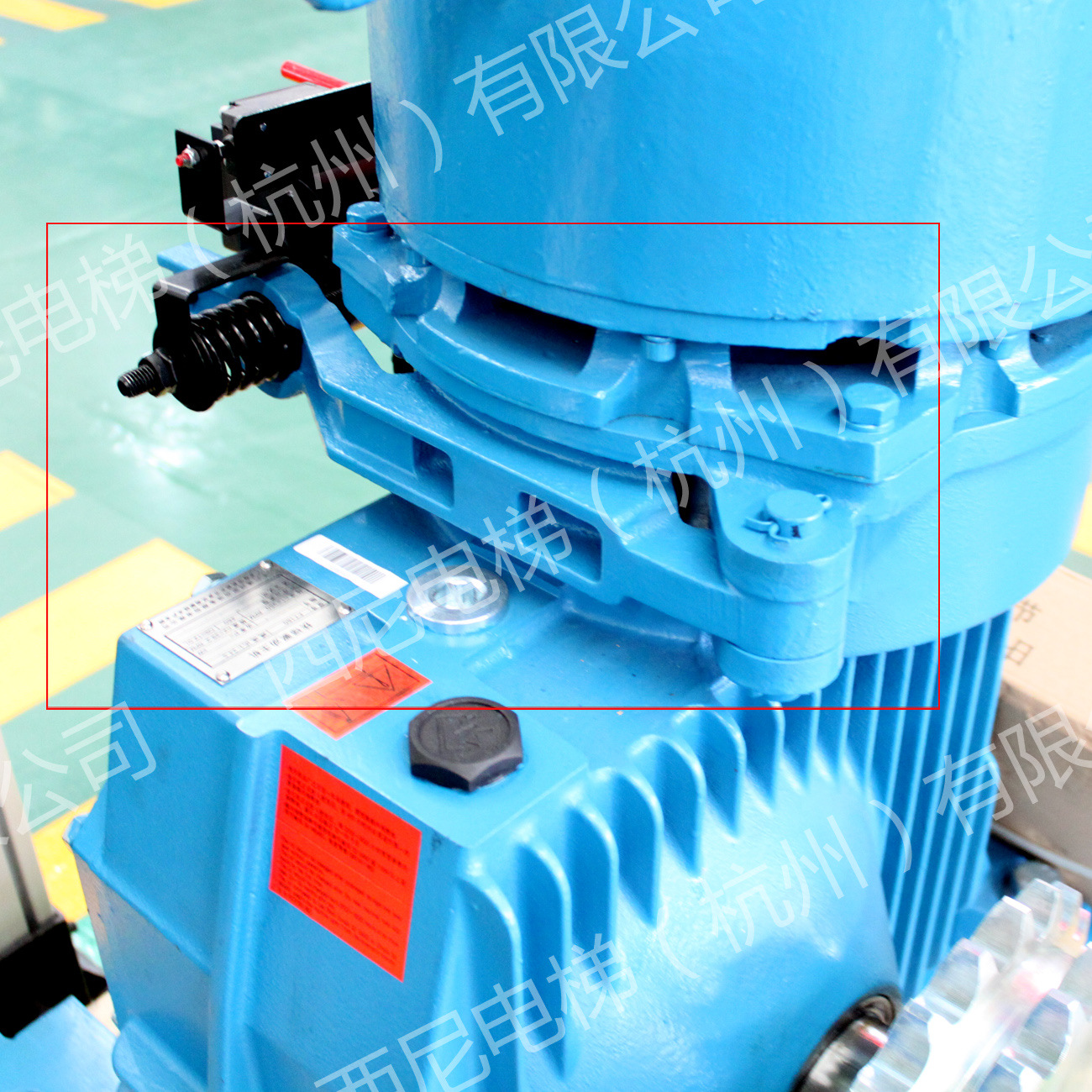 自动扶梯的主机结构