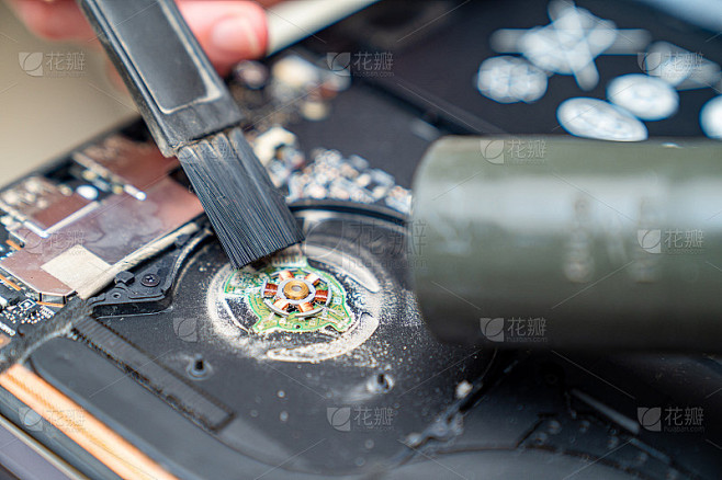 用什么清理电脑主机灰尘