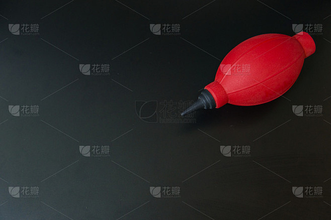 电脑主机有灰尘拿吹风机吹行吗