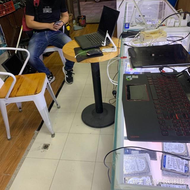 一台主机卖掉大约多少钱