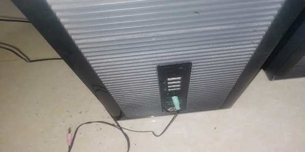 主机耳机孔前后都不可用