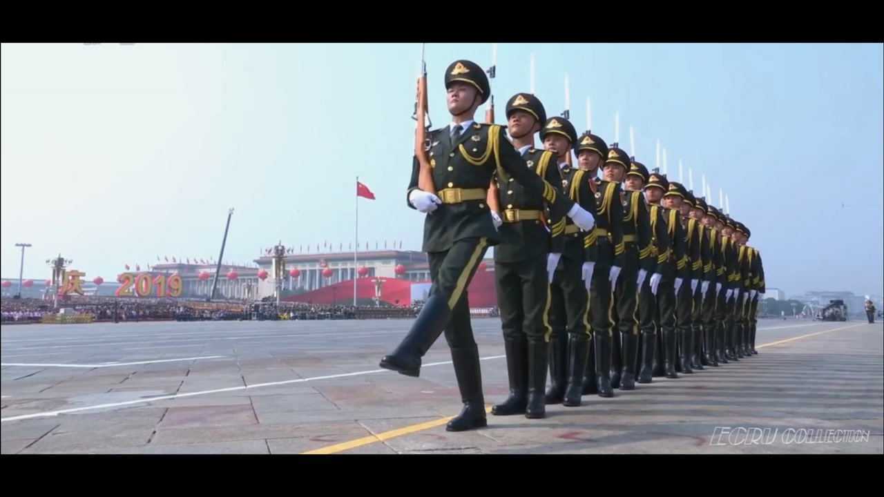 标兵拿主机步枪图片