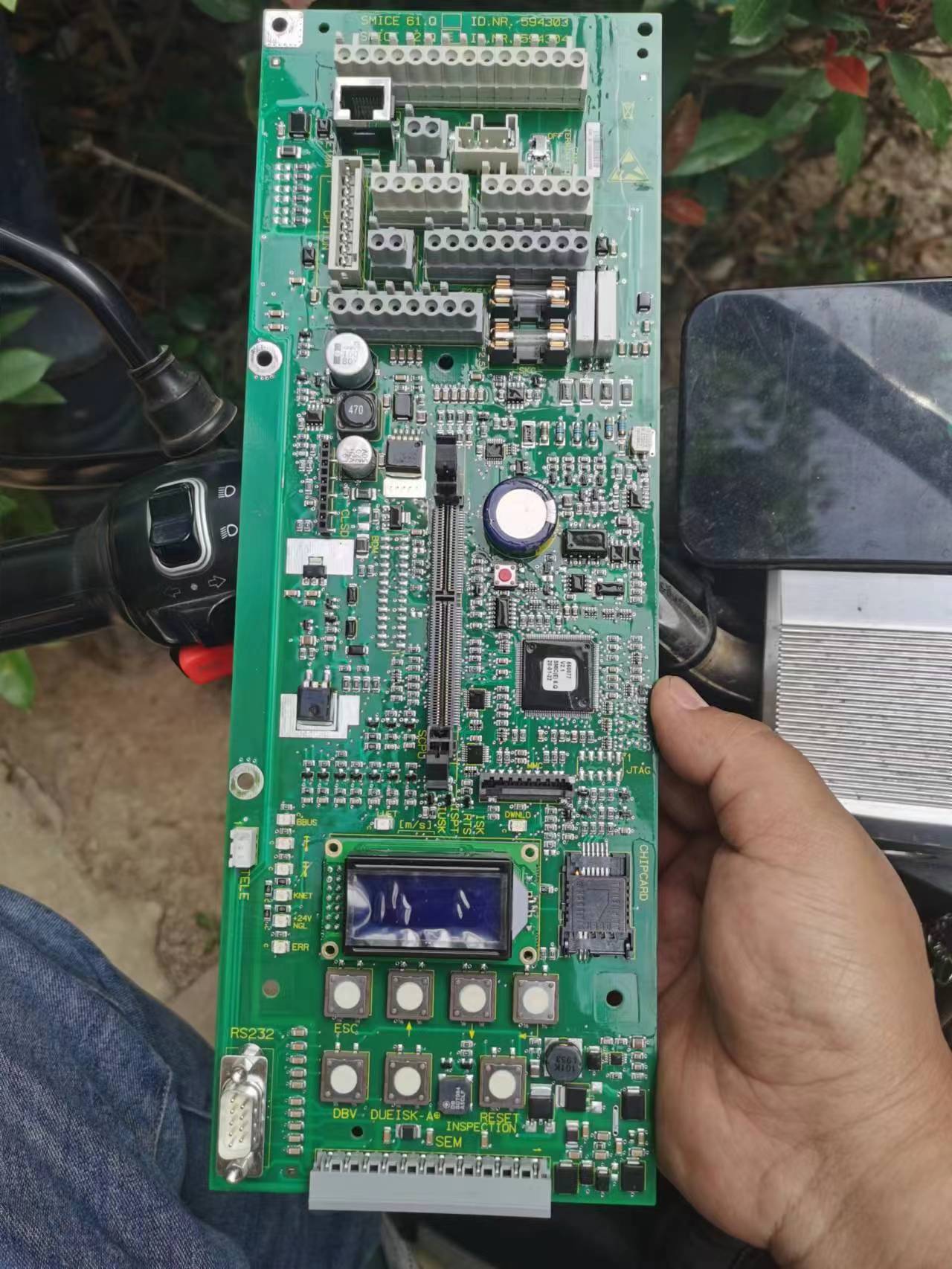 西继迅达家用电梯主机安装
