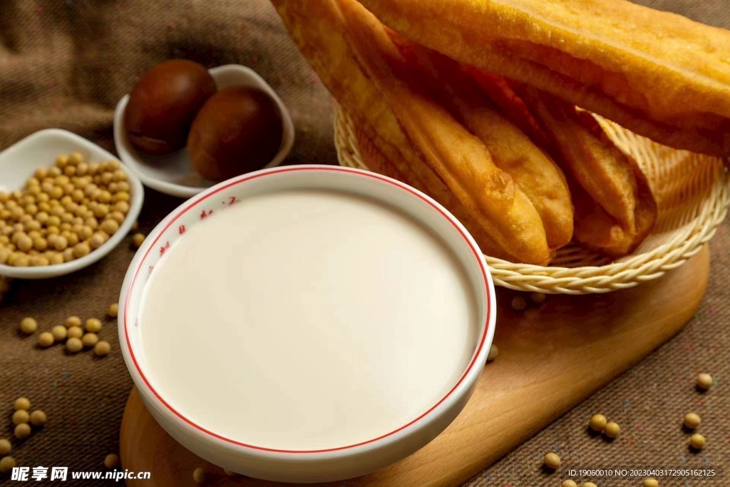 豆浆机的主机与杯体缝细大