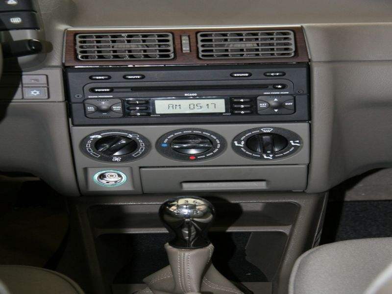 八代思域倒车主机位置