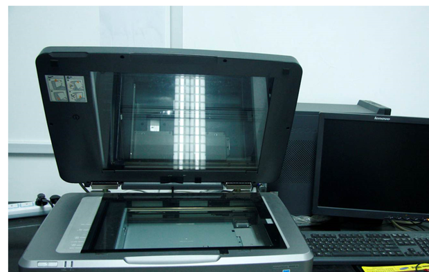 扫描仪能插在主机前面吗