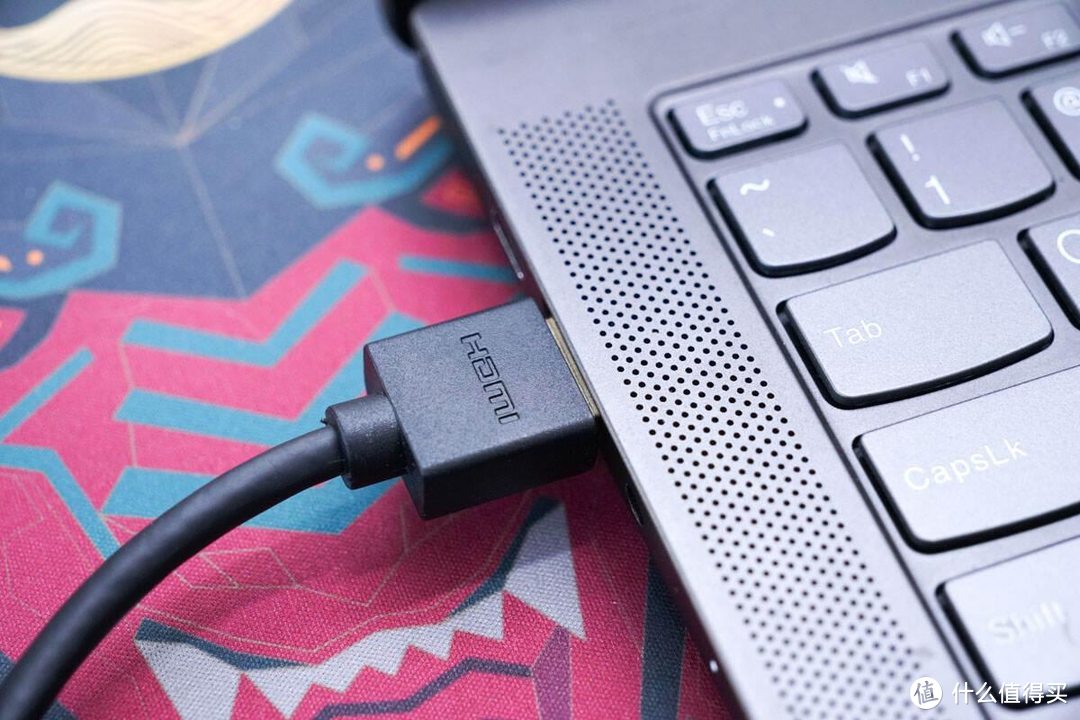 如何将主机连接在笔记本电脑上