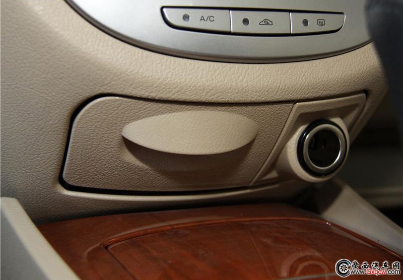 老款凯越主机怎么拆