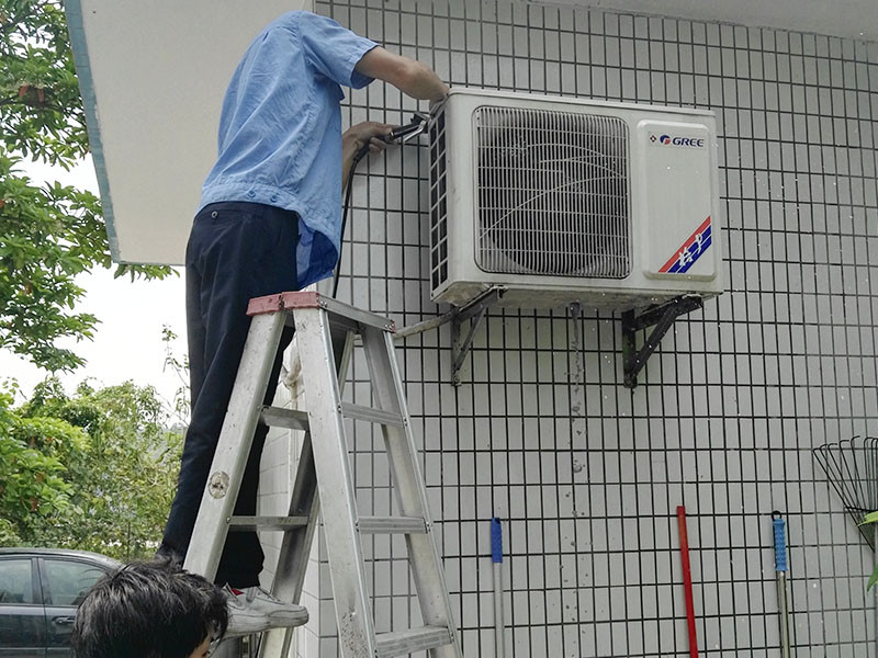 空调加雪种一定要在主机加吗
