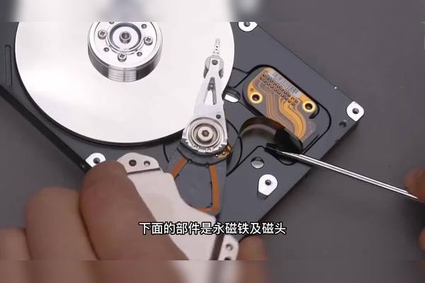 电脑主机里硬盘怎么取出资料