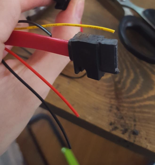 电脑主机光驱后面接线