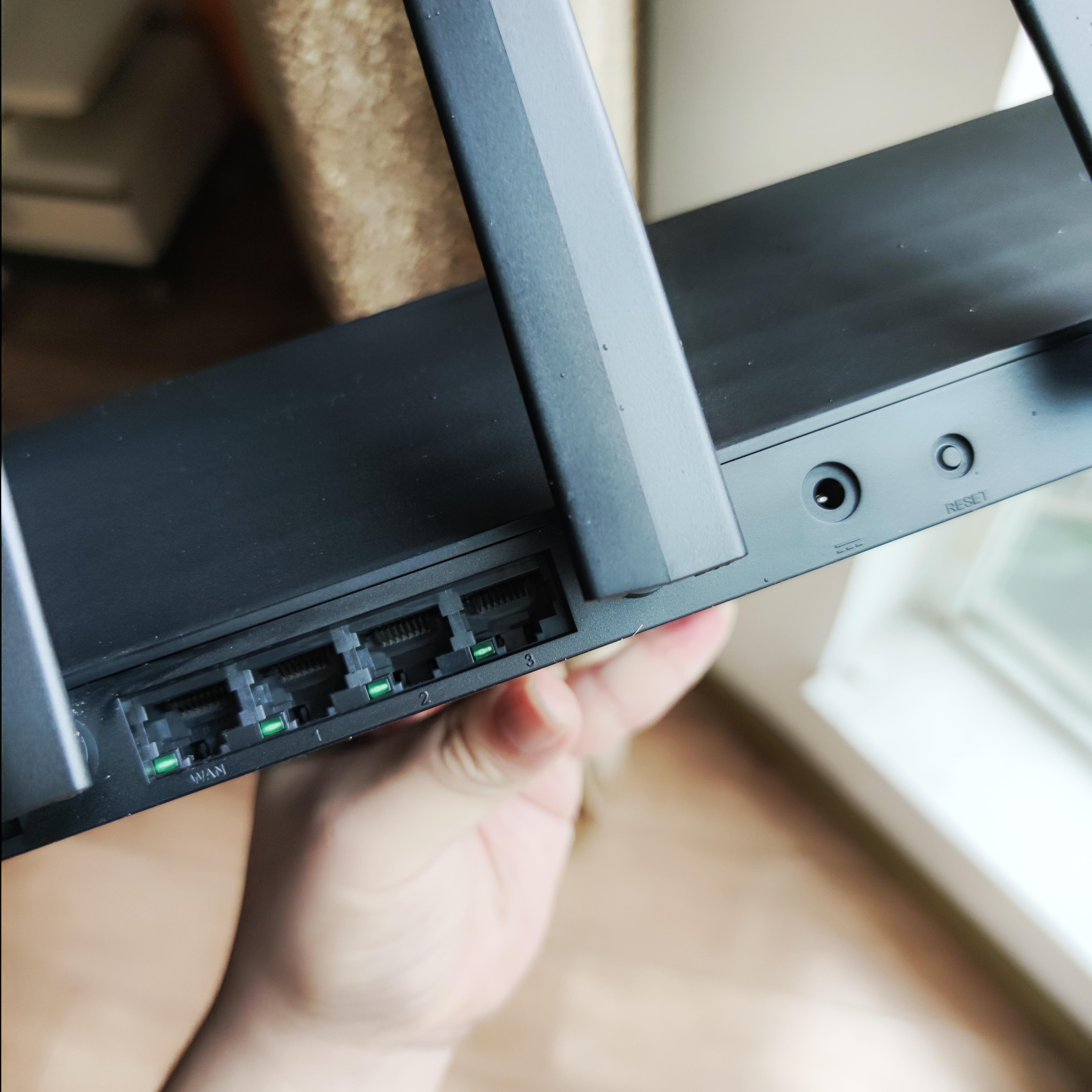 主机连接路由器连接哪个口