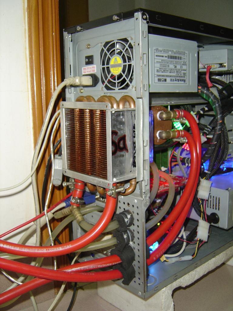 水冷散热主机怎么加水