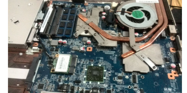 如何将电脑主机显卡拆下