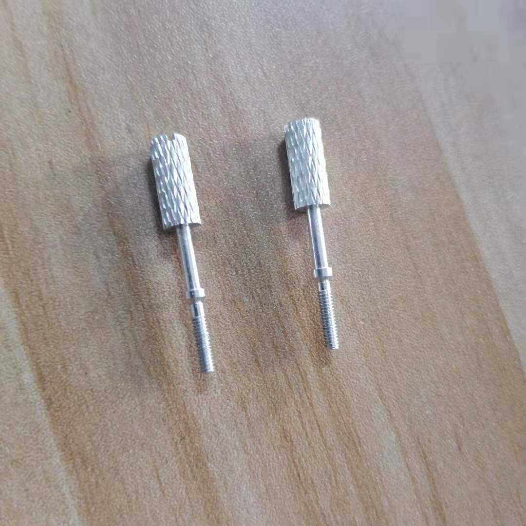 电脑主机风扇卡子螺帽怎么上