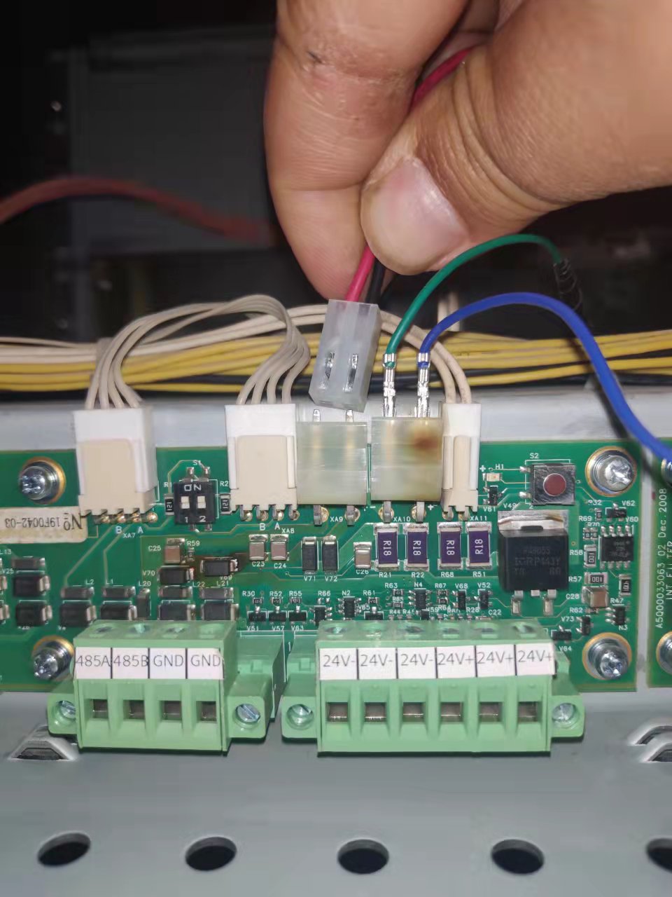 监控主机插头松动