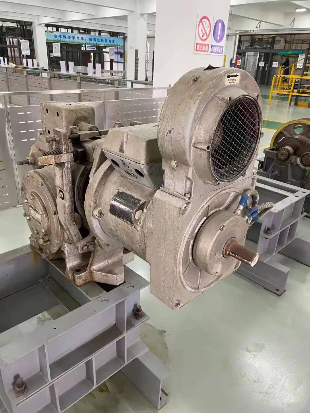 电梯驱动主机放在哪里