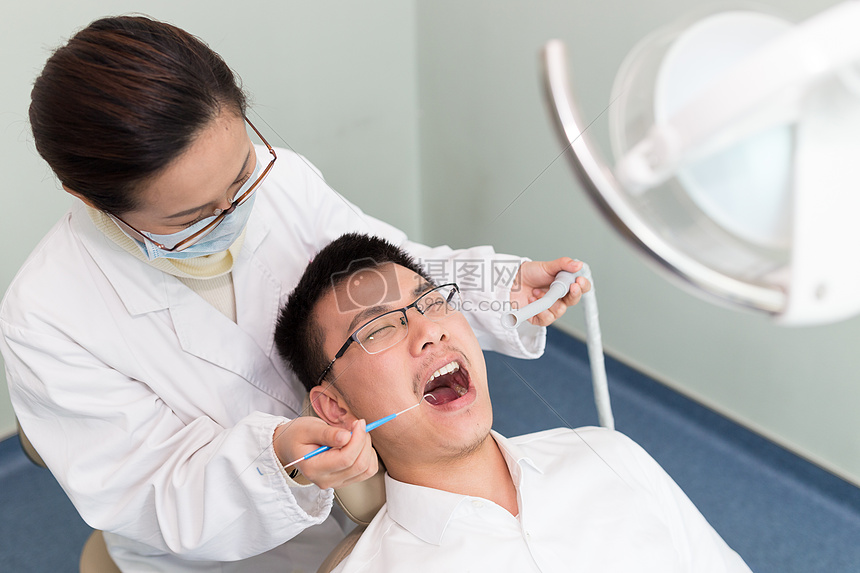 检查主机电源是不是正常使用