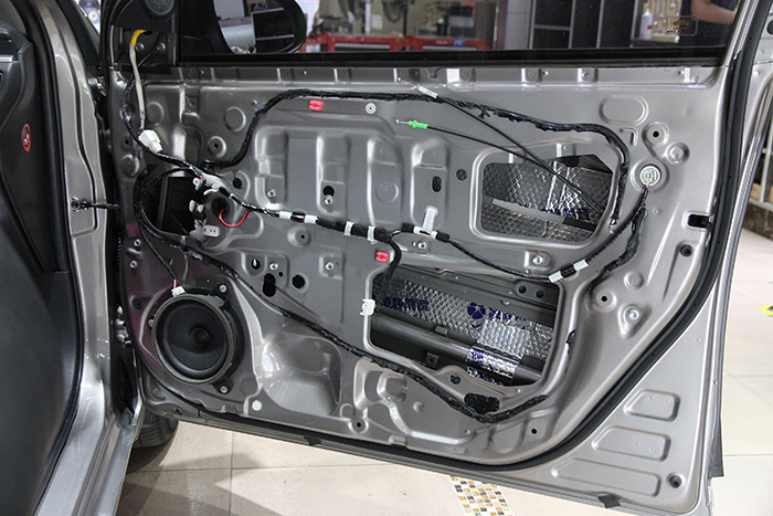 卡罗拉混动音响主机拆解图