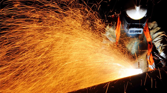 船舶主机烟囱冒火星什么原因