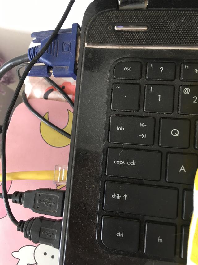 台式主机与笔记机两个屏幕
