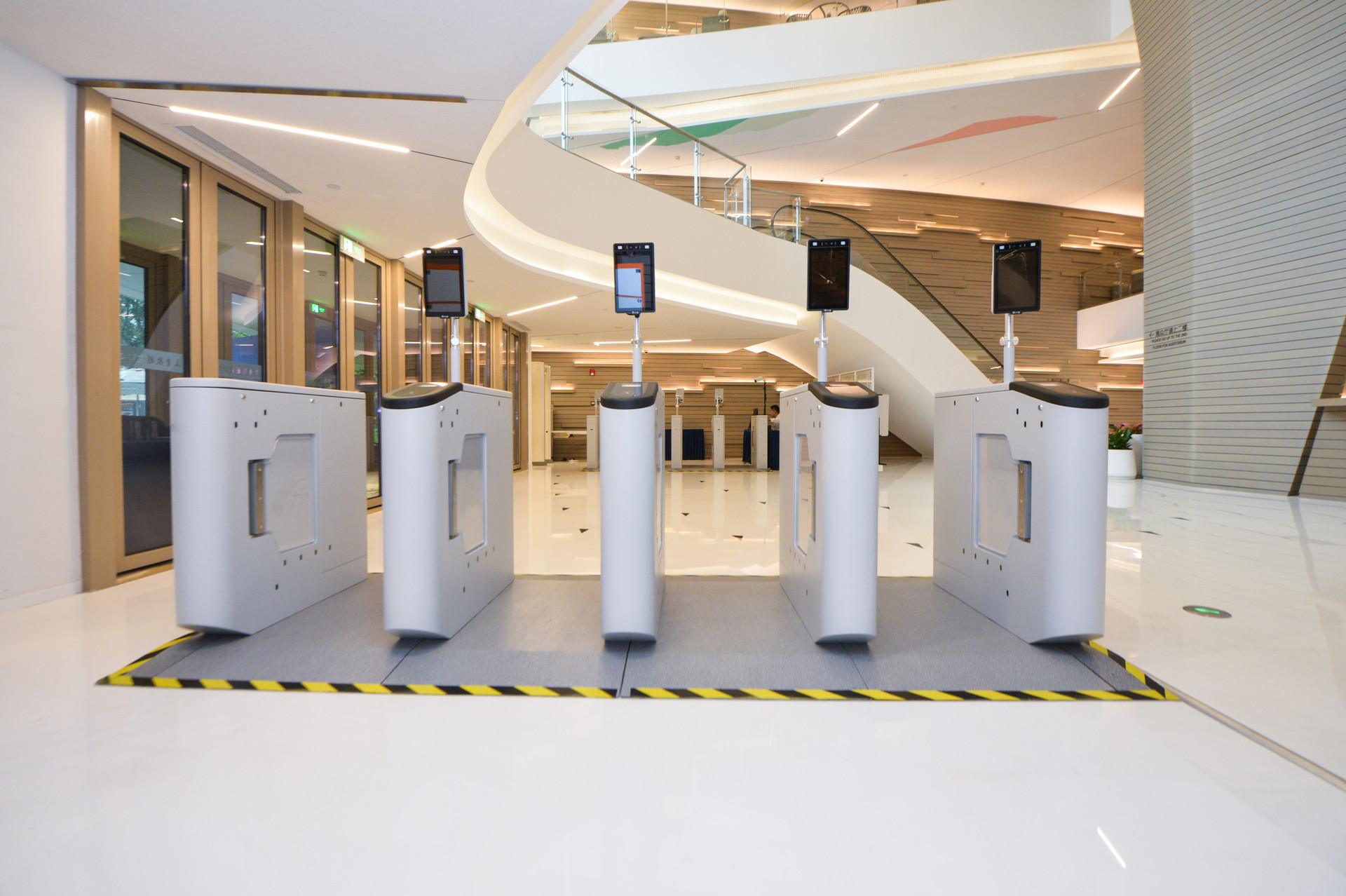 门禁主机上锁时间调整