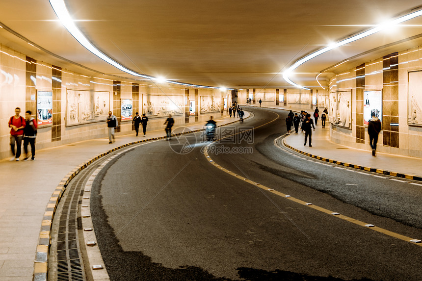 地下城分屏器需要几个主机