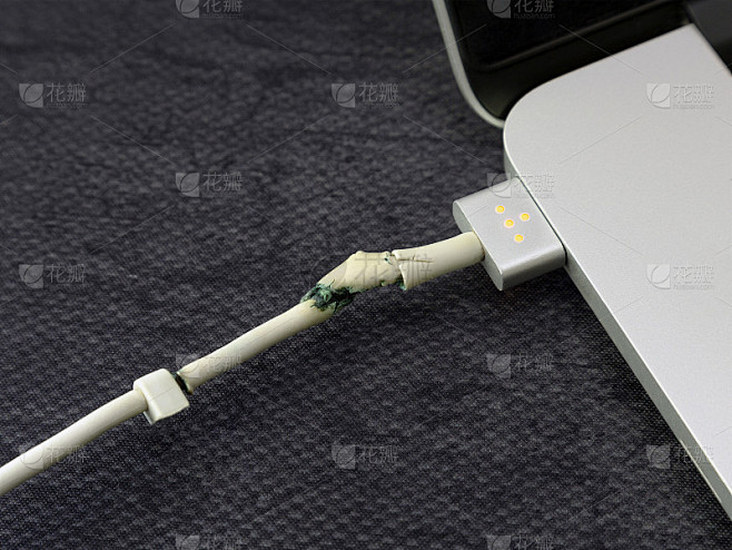 电脑主机不能连接充电器