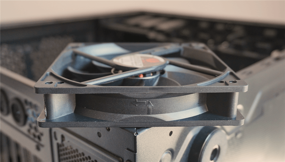 主机加装一台小风扇怎样插线