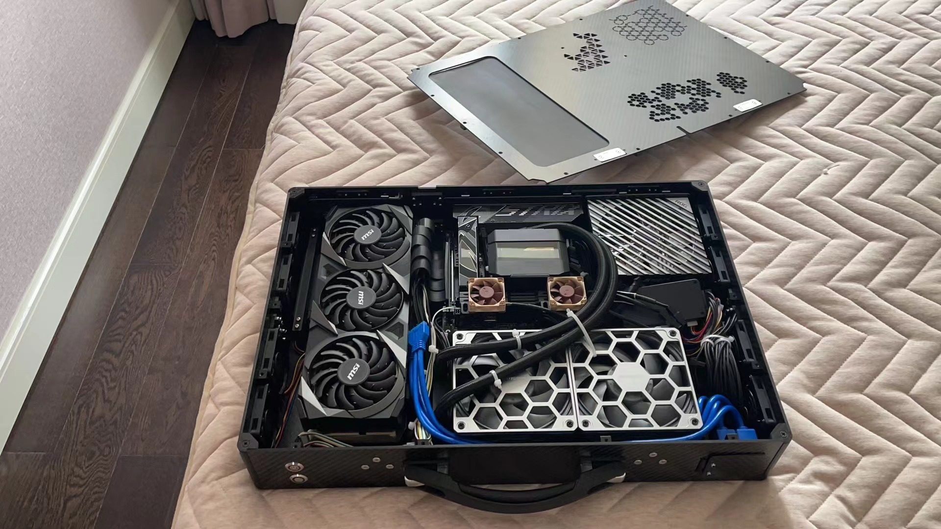 电脑主机改装手提笔记本