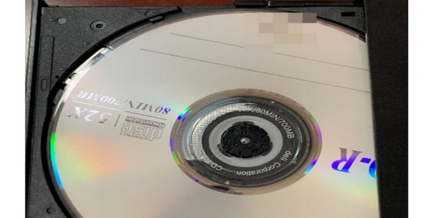 台式电脑主机怎么放光碟