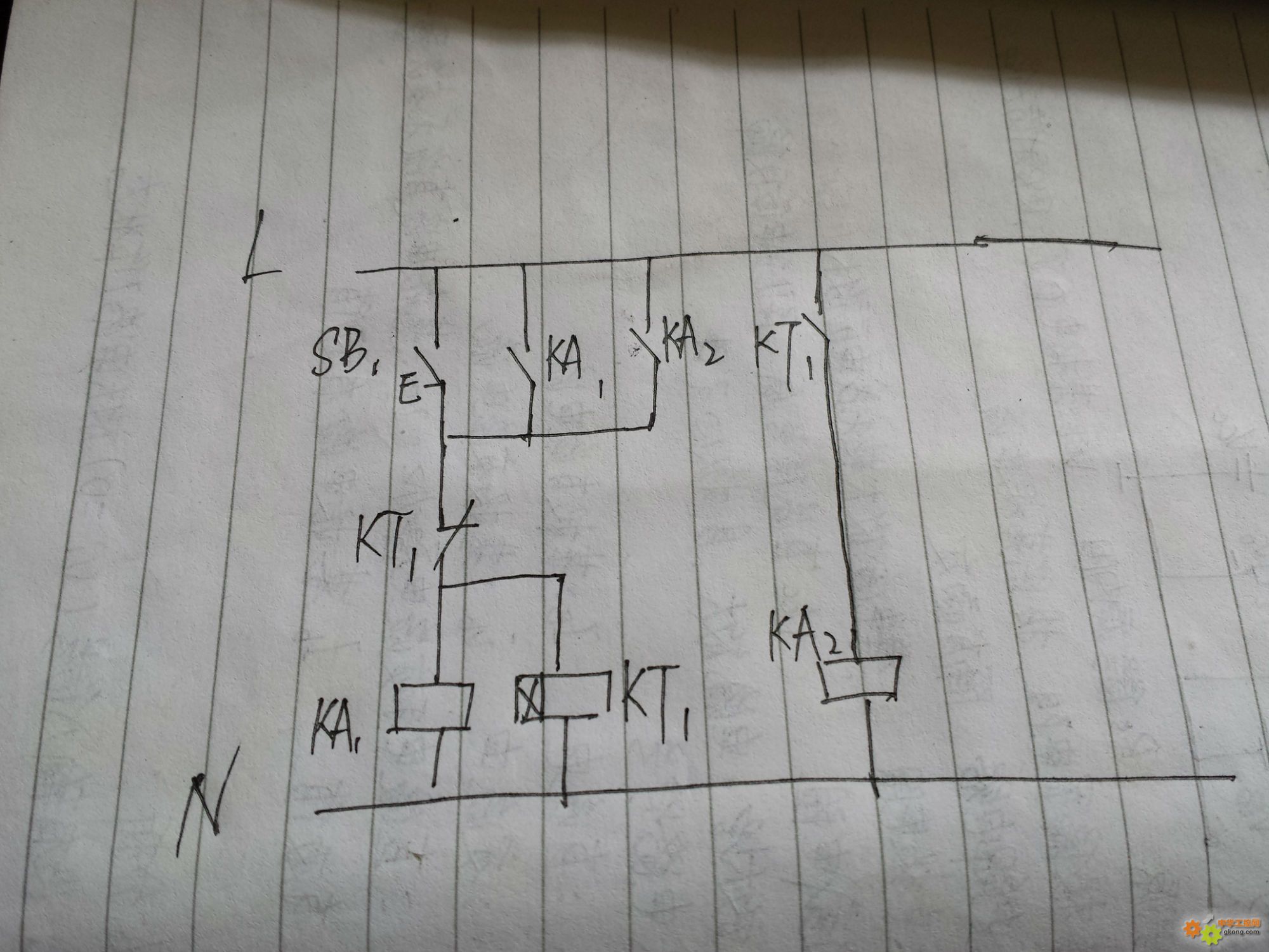 主机电源黑色按钮不按不亮