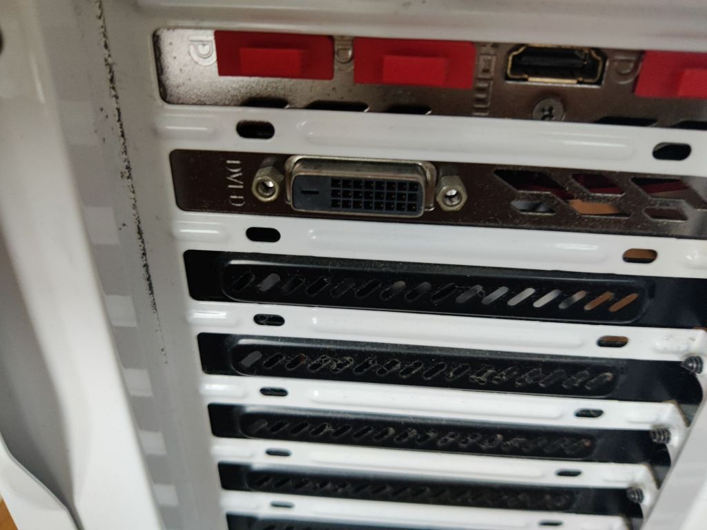 主机电源风扇在转主板风扇不转了