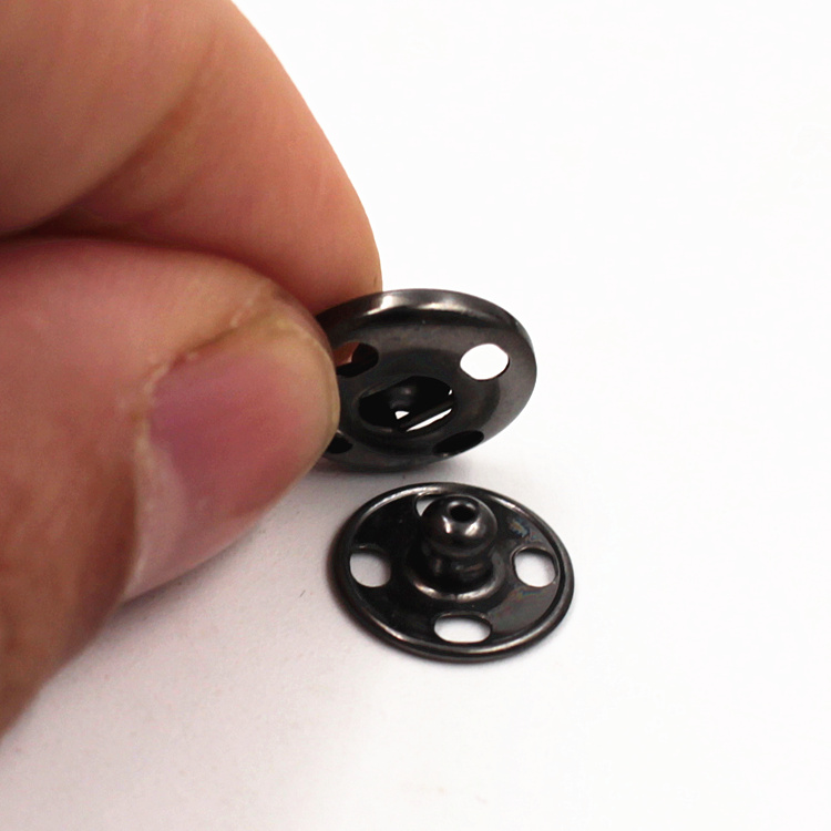 扣掉主机纽扣电池能取消开机密码