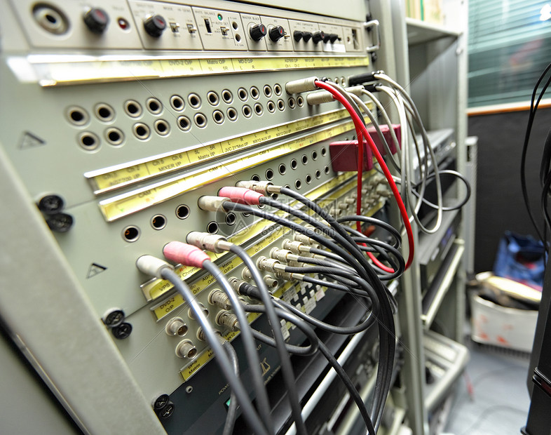 提供互联主机通信的是