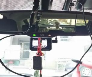 行车记录仪主机怎么充电