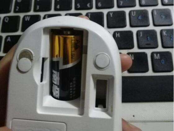 鼠标器连接在计算机的主机