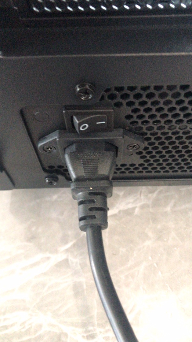 买了电源主机没看到线