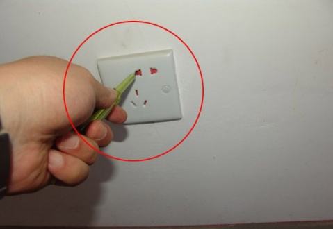 主机关了插座上还会有电吗