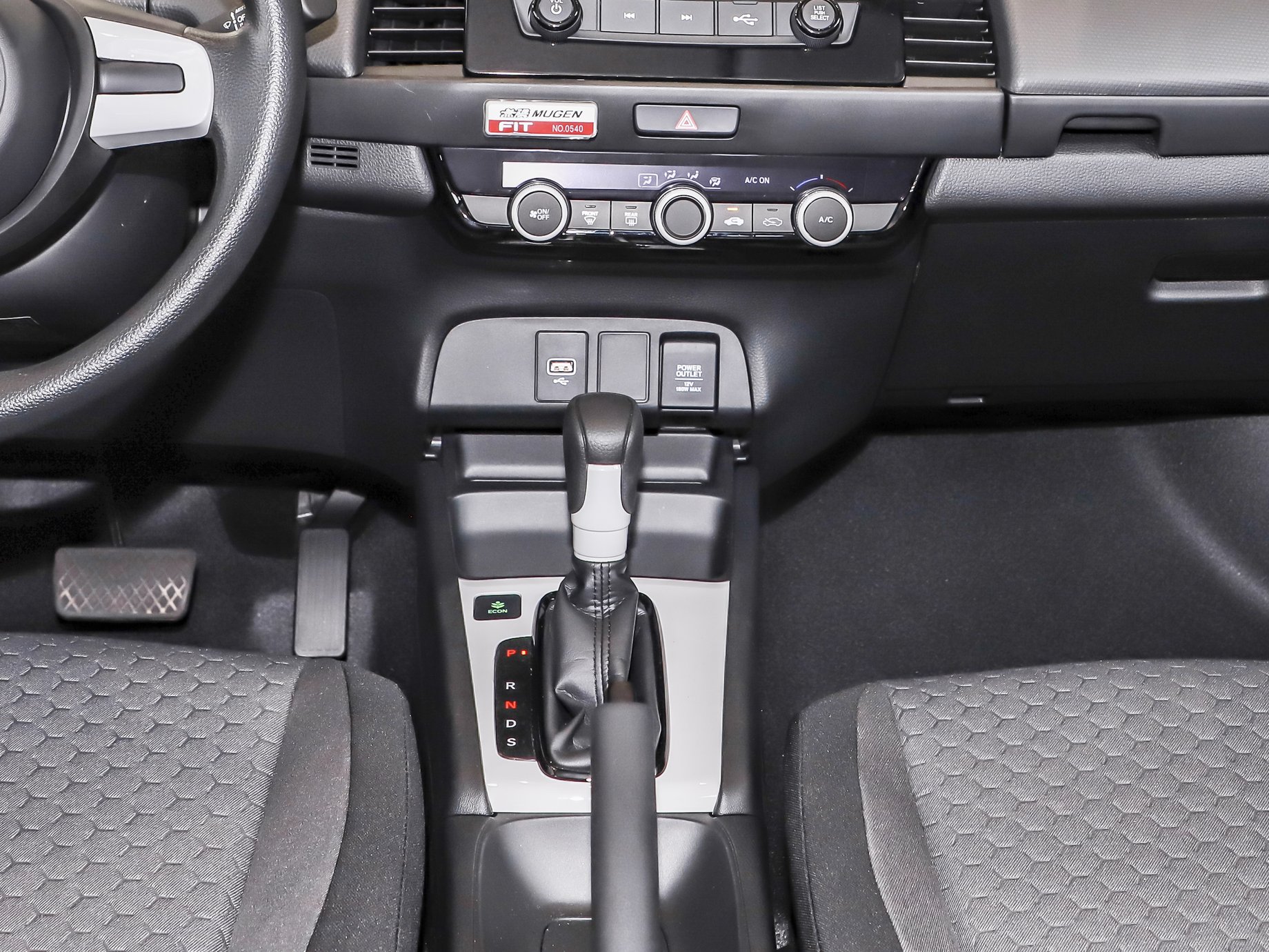 飞度的升窗器主机放哪里好