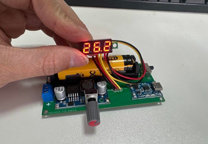 电脑主机电源电压调节