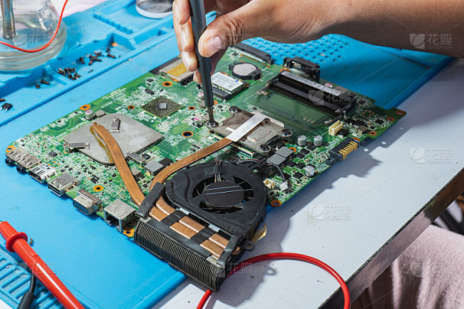 螺丝刀拆主机的步骤