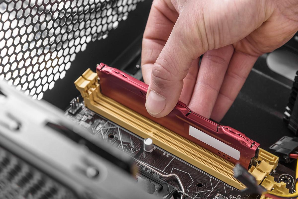 主机插四条内存条